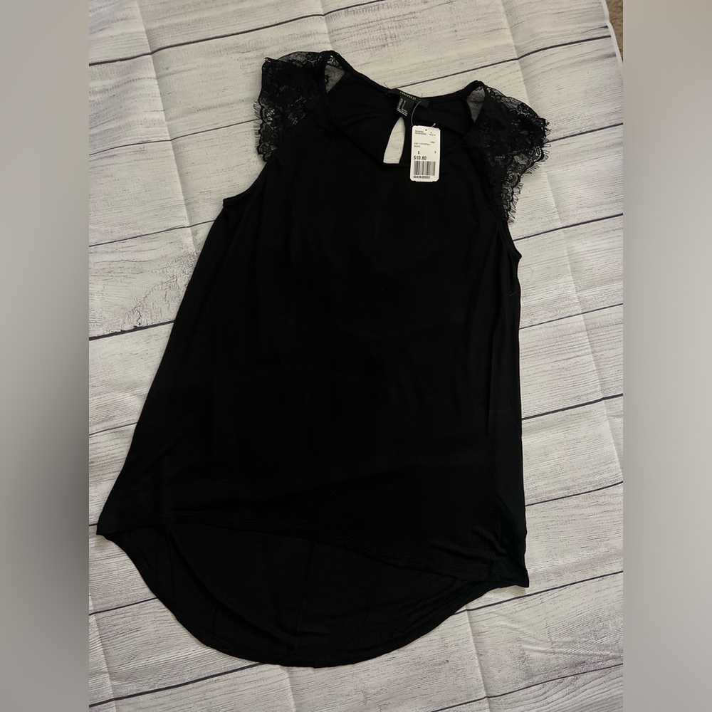 Forever 21 Women’s (Black) Flower Knit Lace Shirt. NEW with tags. Size: S
